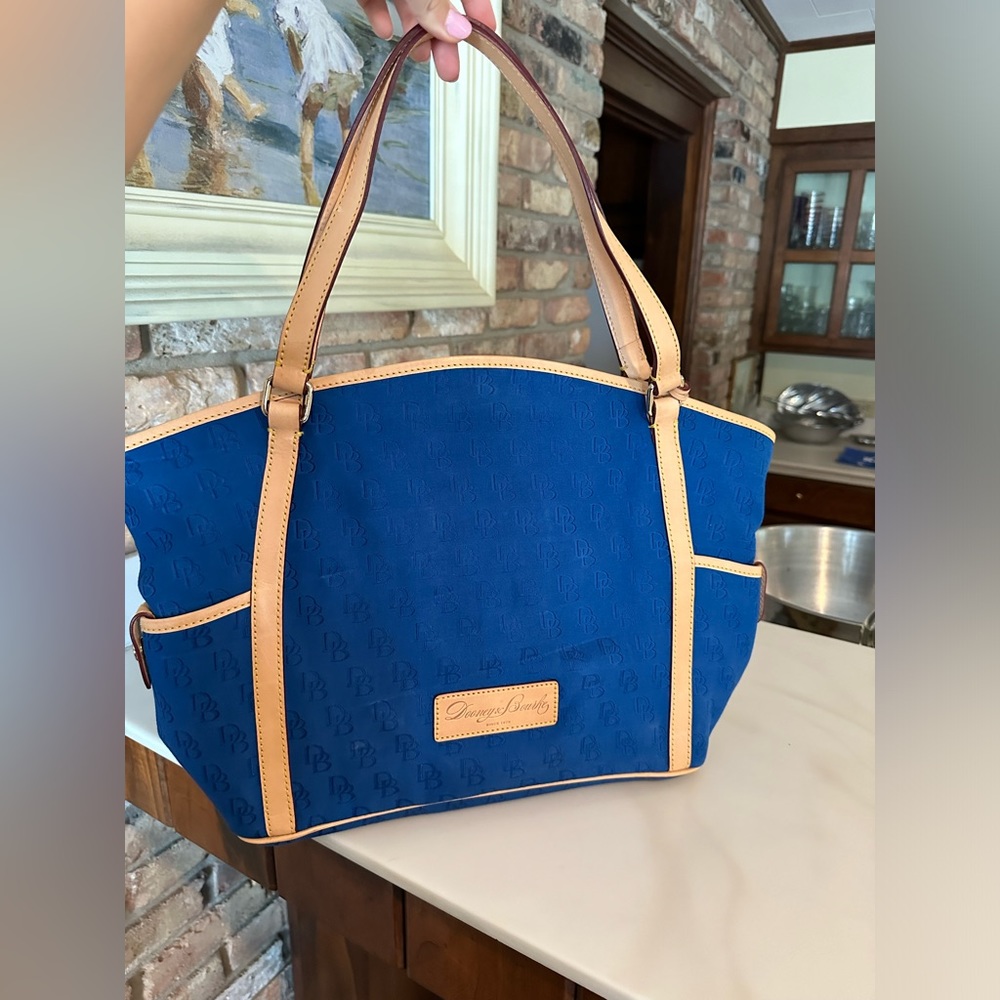 Dooney & Bourke purse!!